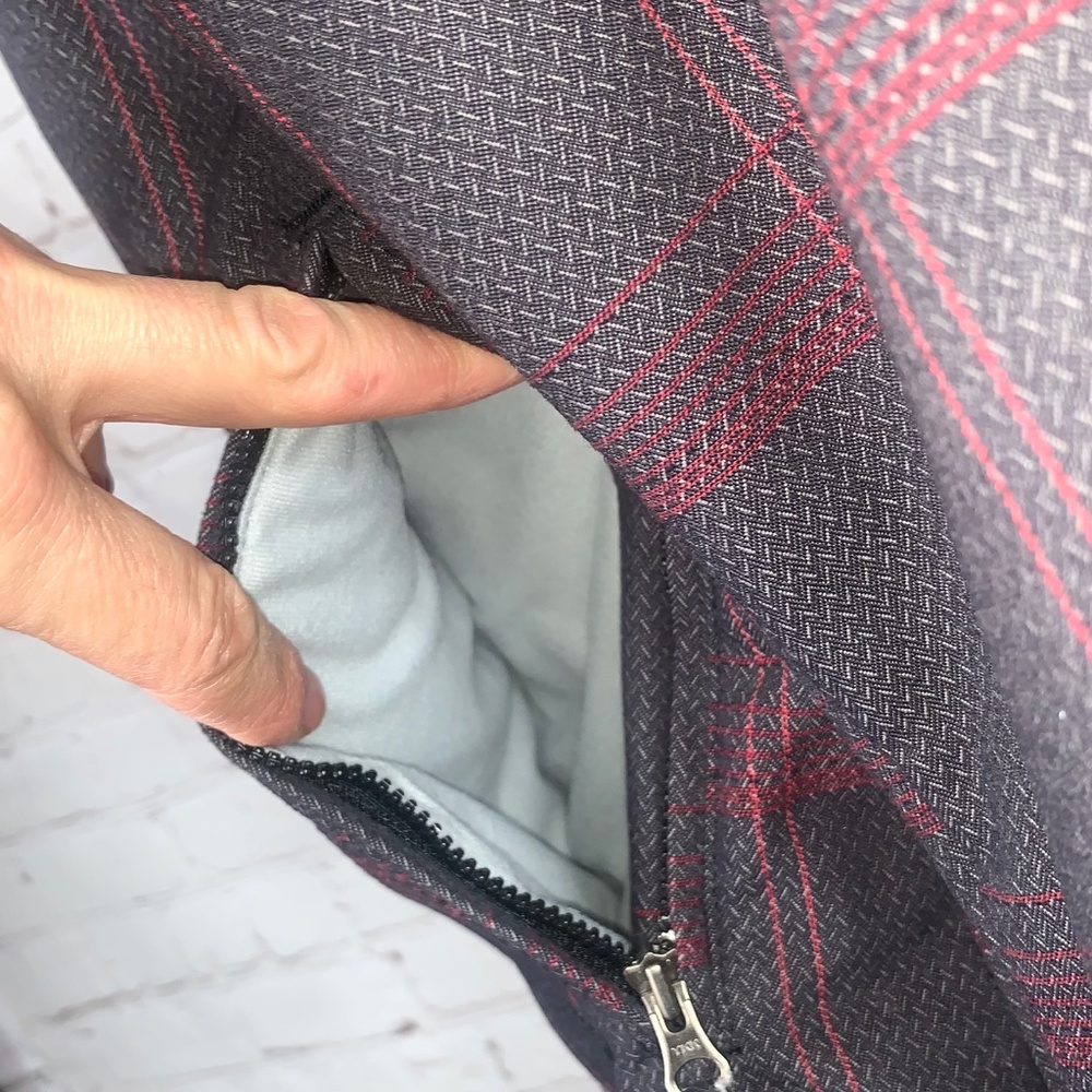 Like New |•MOUNTAIN HARDWEAR•| Commotion Retro Motion Snowboard Jacket - Picture 9 of 16